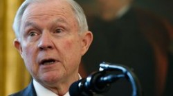 Глава Минюста США не сообщил Сенату о встречах с послом России Глава Минюста США не сообщил Сенату о встречах с послом России
