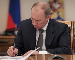Путин уволил 16 генералов МВД, МЧС и СКР Путин уволил 16 генералов МВД, МЧС и СКР