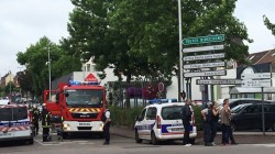 Неизвестные захватили заложников в церкви во Франции Неизвестные захватили заложников в церкви во Франции