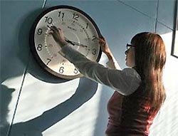 Россияне переведут стрелки Россияне переведут стрелки