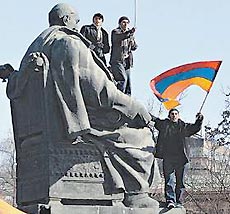 В Ереване отменено чрезвычайное положение В Ереване отменено чрезвычайное положение