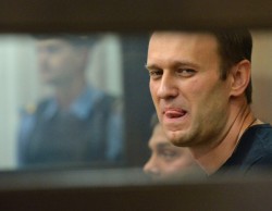 Навальному смягчили приговор Навальному смягчили приговор