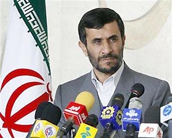 Ахмадинежад обвинил США в терроризме