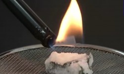 В Китае добыли заменитель нефти и газа В Китае добыли заменитель нефти и газа