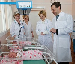 Медведев проконтролирует рождаемость Медведев проконтролирует рождаемость