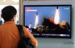 КНДР запустила две ракеты в ответ на учения США КНДР запустила две ракеты в ответ на учения США