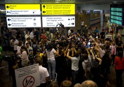 Сноуден просит у России убежища Сноуден просит у России убежища