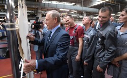 Владимир Путин: лёгкая промышленность России выходит на позитивную динамику Владимир Путин: лёгкая промышленность России выходит на позитивную динамику