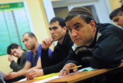 Экзамен для мигрантов отложили Экзамен для мигрантов отложили