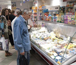Половина россиян экономят на еде Половина россиян экономят на еде