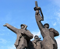 Памятник Советским воинам надоел латышам