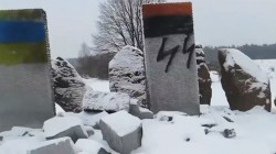 Украинцы пытаются обвинить Россию в осквернение мемориала подо Львовом Украинцы пытаются обвинить Россию в осквернение мемориала подо Львовом