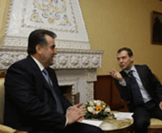 Медведев и Рахмон обсудили энергетику
