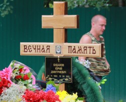 Юрия Буданова похоронили с воинскими почестями Юрия Буданова похоронили с воинскими почестями