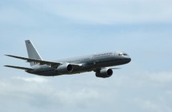 Boeing 757 аварийно сел в Краснодаре Boeing 757 аварийно сел в Краснодаре