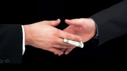 Россияне обошли всех по взяткам Россияне обошли всех по взяткам