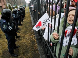 Сторонники Тимошенко штурмуют суд