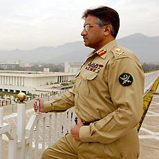 Мушарраф объявил об отставке