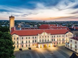 Эстония и Латвия хотят взыскать с РФ ущерб за «советскую оккупацию» Эстония и Латвия хотят взыскать с РФ ущерб за «советскую оккупацию»
