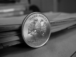 Курс рубля признали завышенным Курс рубля признали завышенным