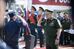Шойгу поздравили «Авиамиксом» Шойгу поздравили «Авиамиксом»