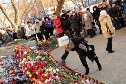 Россия вспоминает жертв пожара в «Хромой лошади»