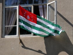 Оппозиция Абхазии берет власть в свои руки Оппозиция Абхазии берет власть в свои руки