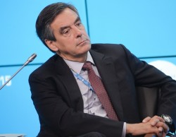 Экс-премьер Франции призвал снять санкции с России Экс-премьер Франции призвал снять санкции с России