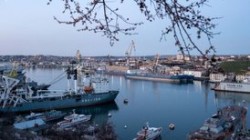 Украинские моряки пригрозили Порошенко вернуться в Крым за жильем Украинские моряки пригрозили Порошенко вернуться в Крым за жильем