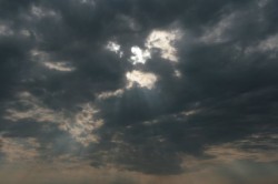 Небо над Москвой затянуло тучами Небо над Москвой затянуло тучами