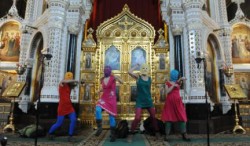 Бунт «бешеных кисок» Бунт «бешеных кисок»