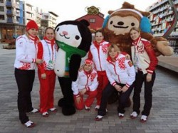 Ванкувер зажигает олимпийский огонь Ванкувер зажигает олимпийский огонь