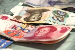 Китай заподозрил Сороса в «войне» против юаня