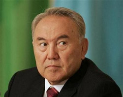 Назарбаев уговаривает ООН отказаться от доллара