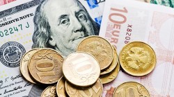 Центробанк повысил курсы доллара и евро