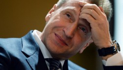 Шувалов предрёк сокращение рабочей недели Шувалов предрёк сокращение рабочей недели