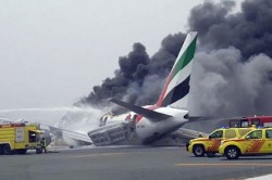 В аэропорту Дубая загорелся Boeing 777 В аэропорту Дубая загорелся Boeing 777