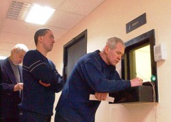 Москвичам поднимут зарплату Москвичам поднимут зарплату