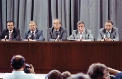 Этот странный, странный переворот... Этот странный, странный переворот...