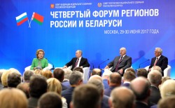 Путин призвал объединиться с Белоруссией для развития промышленности Путин призвал объединиться с Белоруссией для развития промышленности