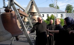 Путин посетил Коневский монастырь Путин посетил Коневский монастырь