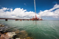 Крымский мост начали строить на морском участке Крымский мост начали строить на морском участке