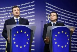Янукович прибыл в Брюссель Янукович прибыл в Брюссель