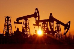 Нефть дорожает после сильного падения Нефть дорожает после сильного падения