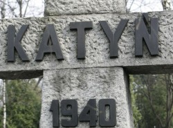 Расстрелянных в Катыни поляков могут реабилитировать Расстрелянных в Катыни поляков могут реабилитировать
