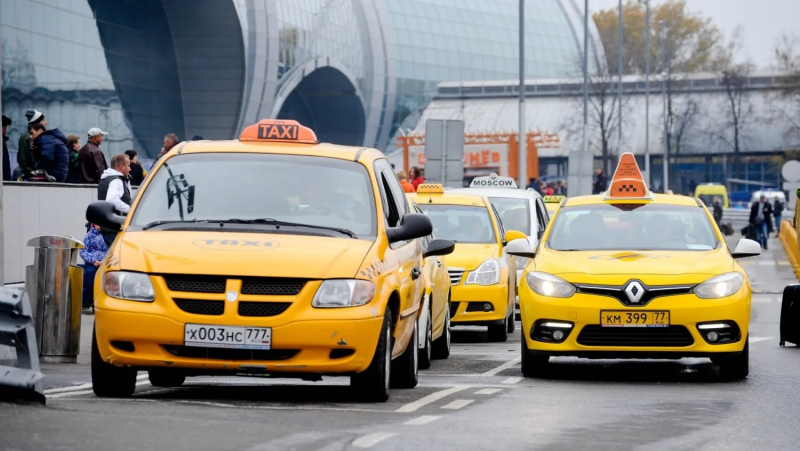 Раскрыт средний заработок московских таксистов