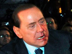 Берлускони сломали нос