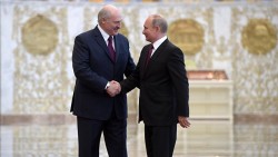 Путин и Лукашенко обсудили отношения двух стран Путин и Лукашенко обсудили отношения двух стран
