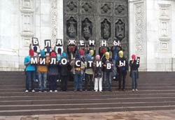 Сторонники Pussy Riot устроили потасовку Сторонники Pussy Riot устроили потасовку