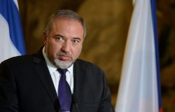 Глава МИД Израиля уходит в отставку Глава МИД Израиля уходит в отставку